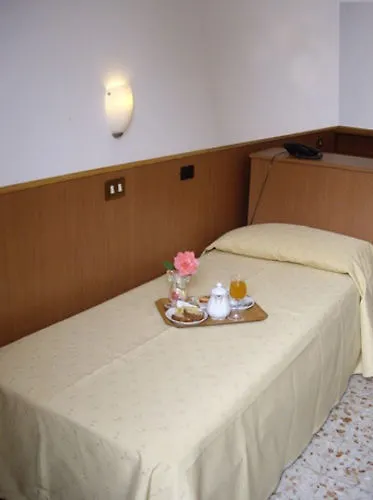 מילאנו Hotel Adler