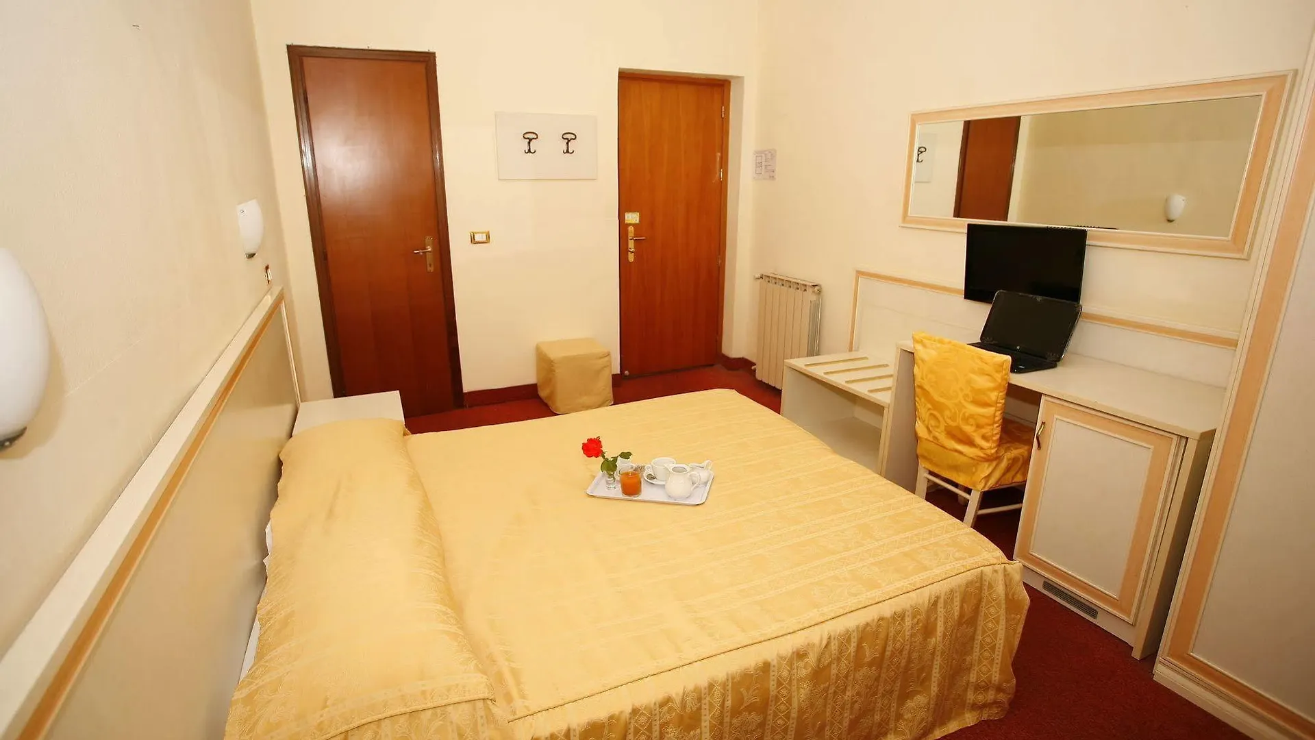 מילאנו Hotel Adler